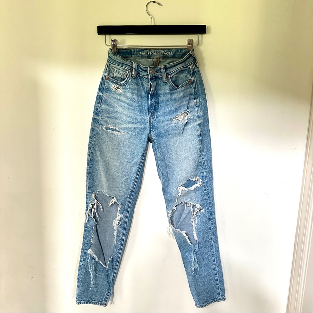 American Eagle 000 high-rise distressed mom jean